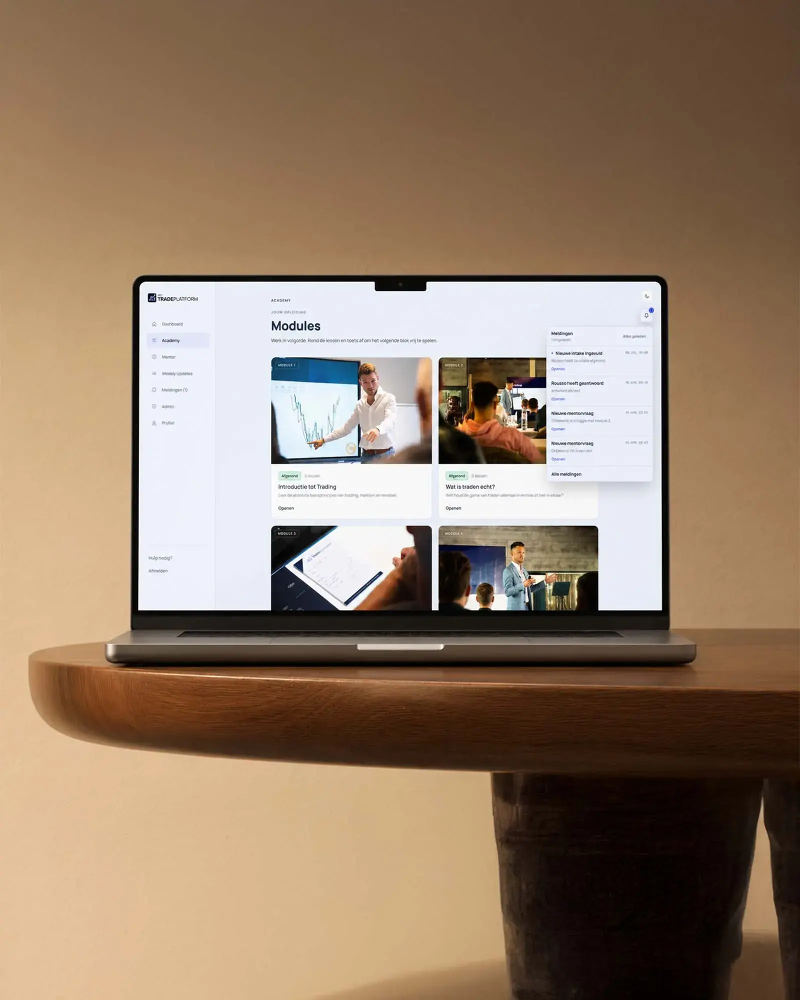 Het Trade Platform leerplatform op een laptopmockup